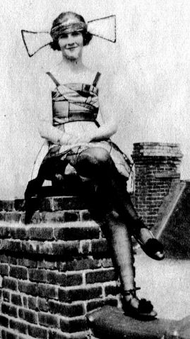 Lillian in 1916>