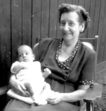 Clara Vetter and grandchild>