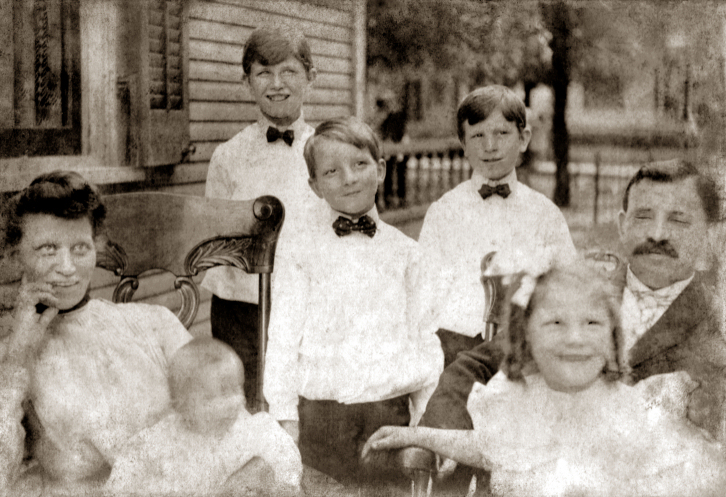 Charles and Amalia Hecht and family, circa 1907