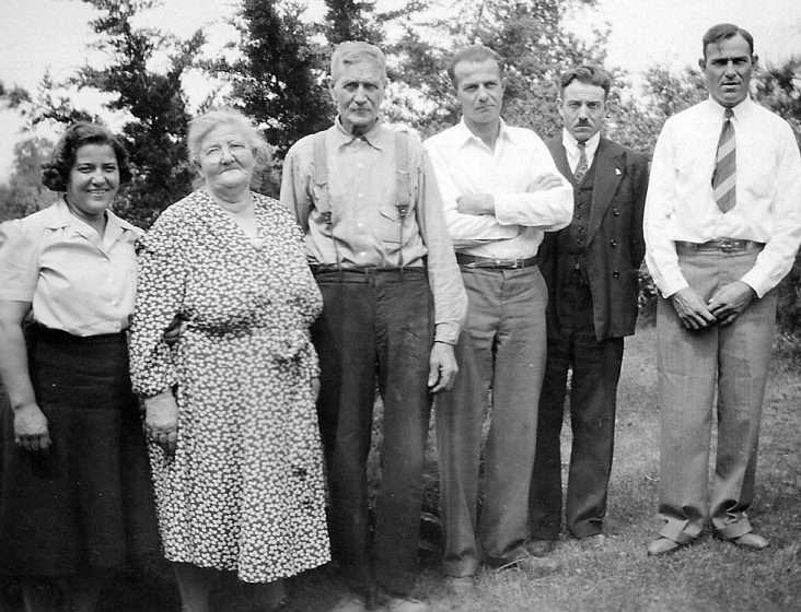 Anna and Henry Leyes with some of their adult children