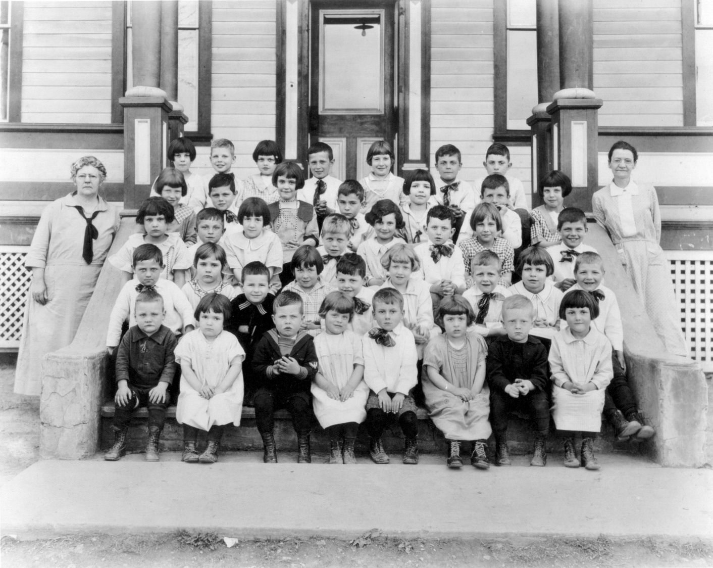IOOF orphanage class photo, 1927