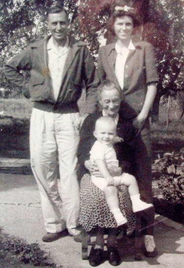 Four generations of Leyes descendants